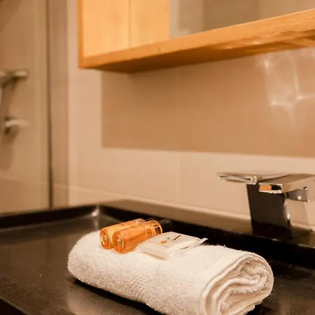 2 Pieces Lumineux Terrasse Ensoleillee 아파트