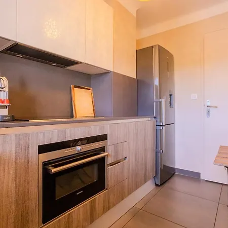 2 Pièces Lumineux Terrasse Ensoleillée Apartamento