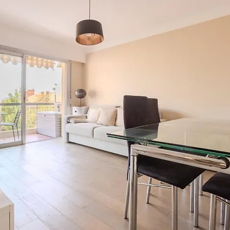 2 Pieces Lumineux Terrasse Ensoleillee * Cannes